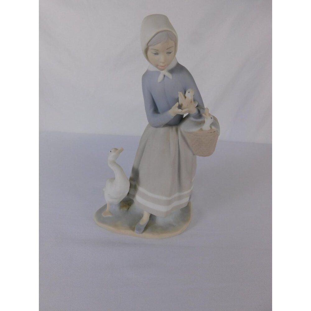 Vtg Lladró Shepherdess with Ducks Figurine Porcelain Farmhouse Decor Spain
